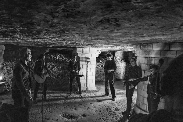 Queens of the Stone Age au grand complet dans les catacombes de Paris