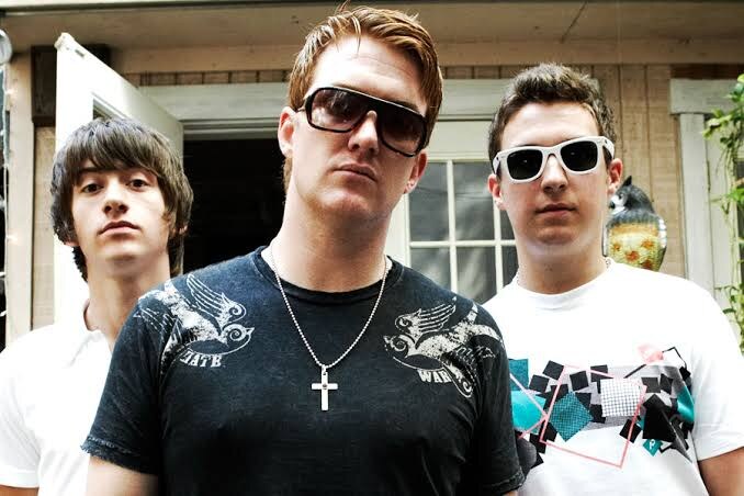 Josh Homme et les jeunes Arctic Monkeys