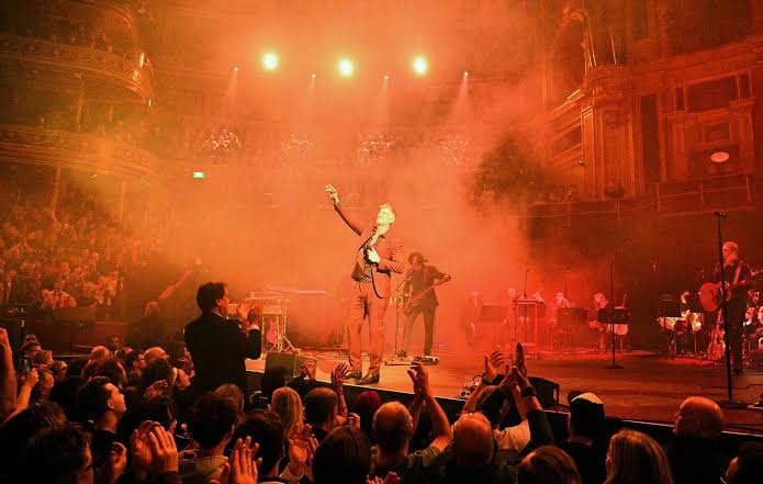 Josh Homme au chant, Baloise Session, Bâle, 21 octobre 2025