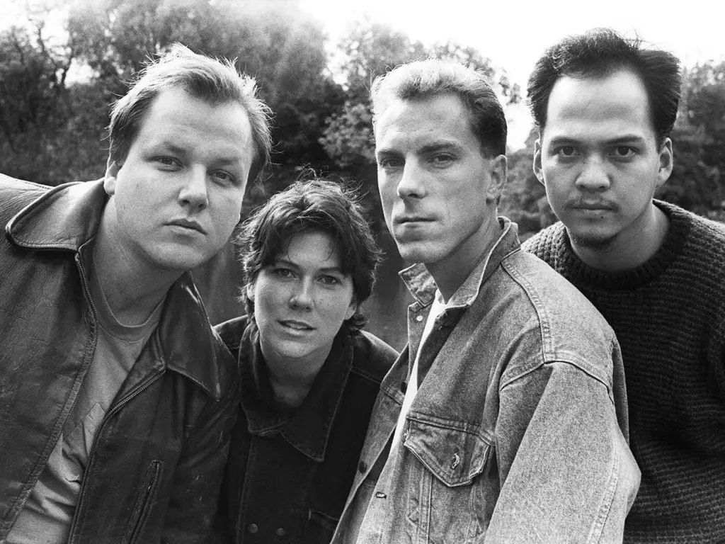 Les Pixies à la fin des années 1980 : Black Francis, Kim Deal, David Lovering, Joey Santiago